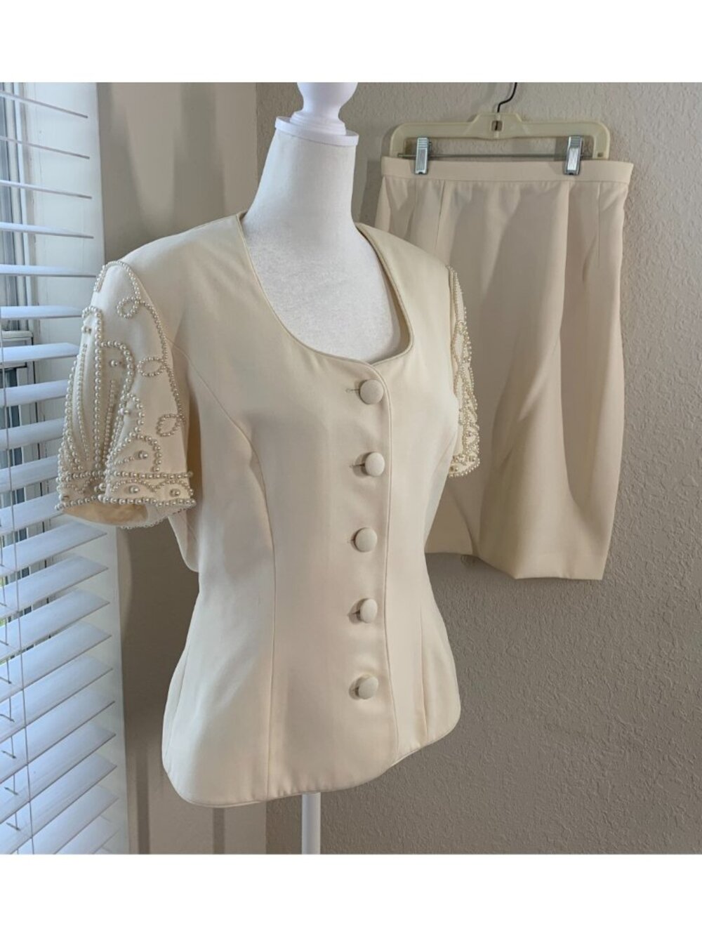 AJ Bari Womens Suit Size 10 Cream Pearl Studded  Jacket And Skirt Set Wedding